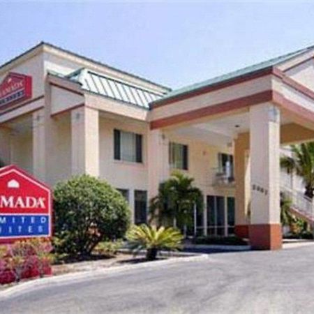 Ramada Limited Clearwater Hotel And Suites Esterno foto