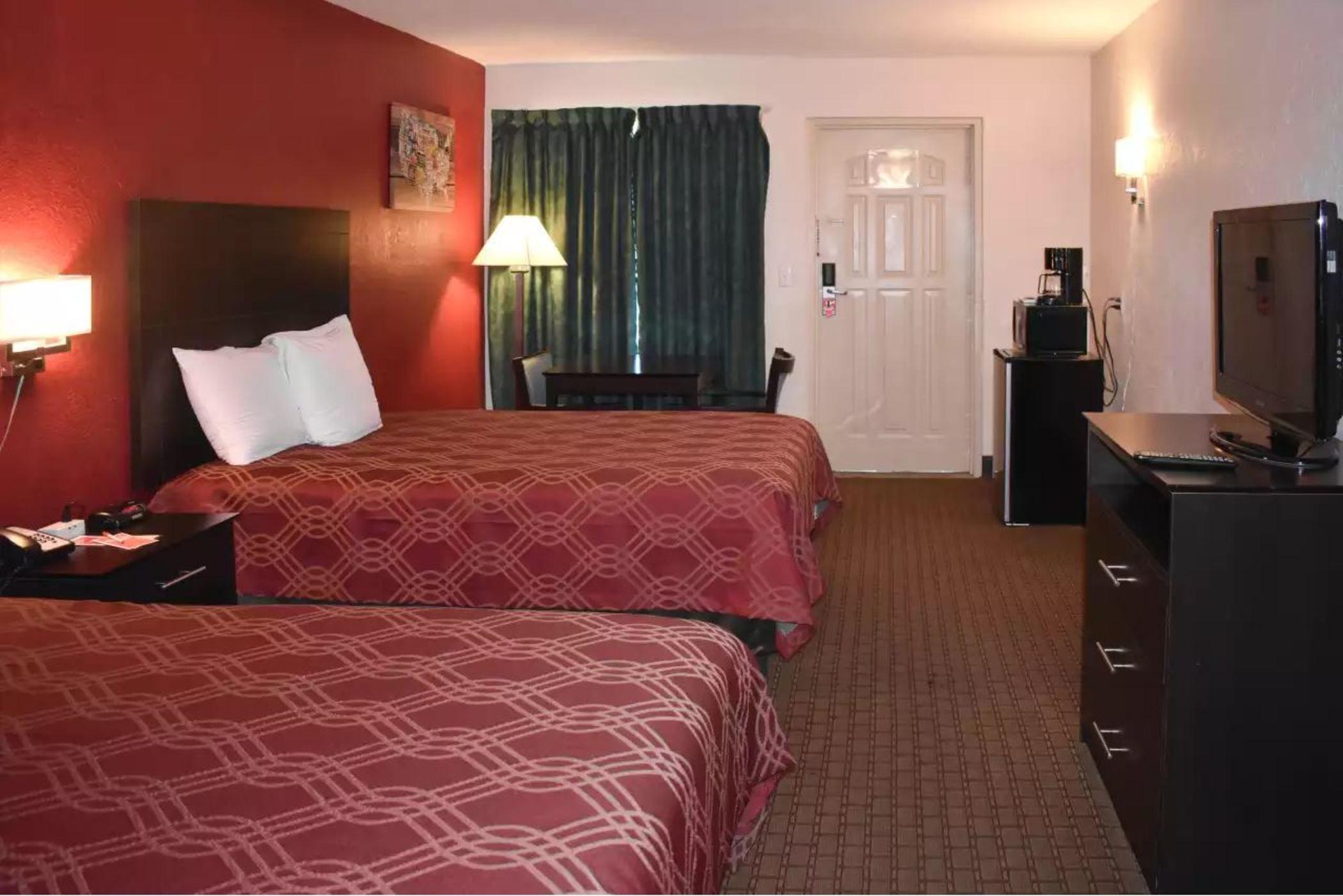Ramada Limited Clearwater Hotel And Suites Esterno foto