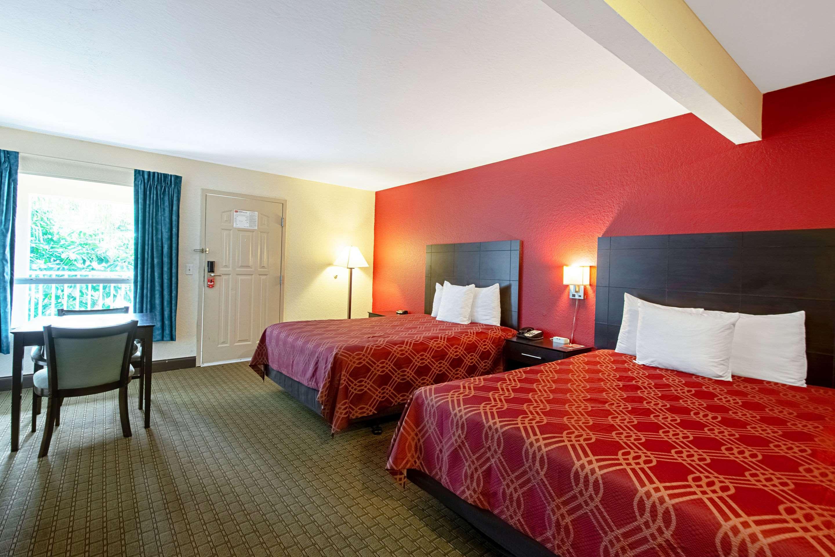 Ramada Limited Clearwater Hotel And Suites Esterno foto