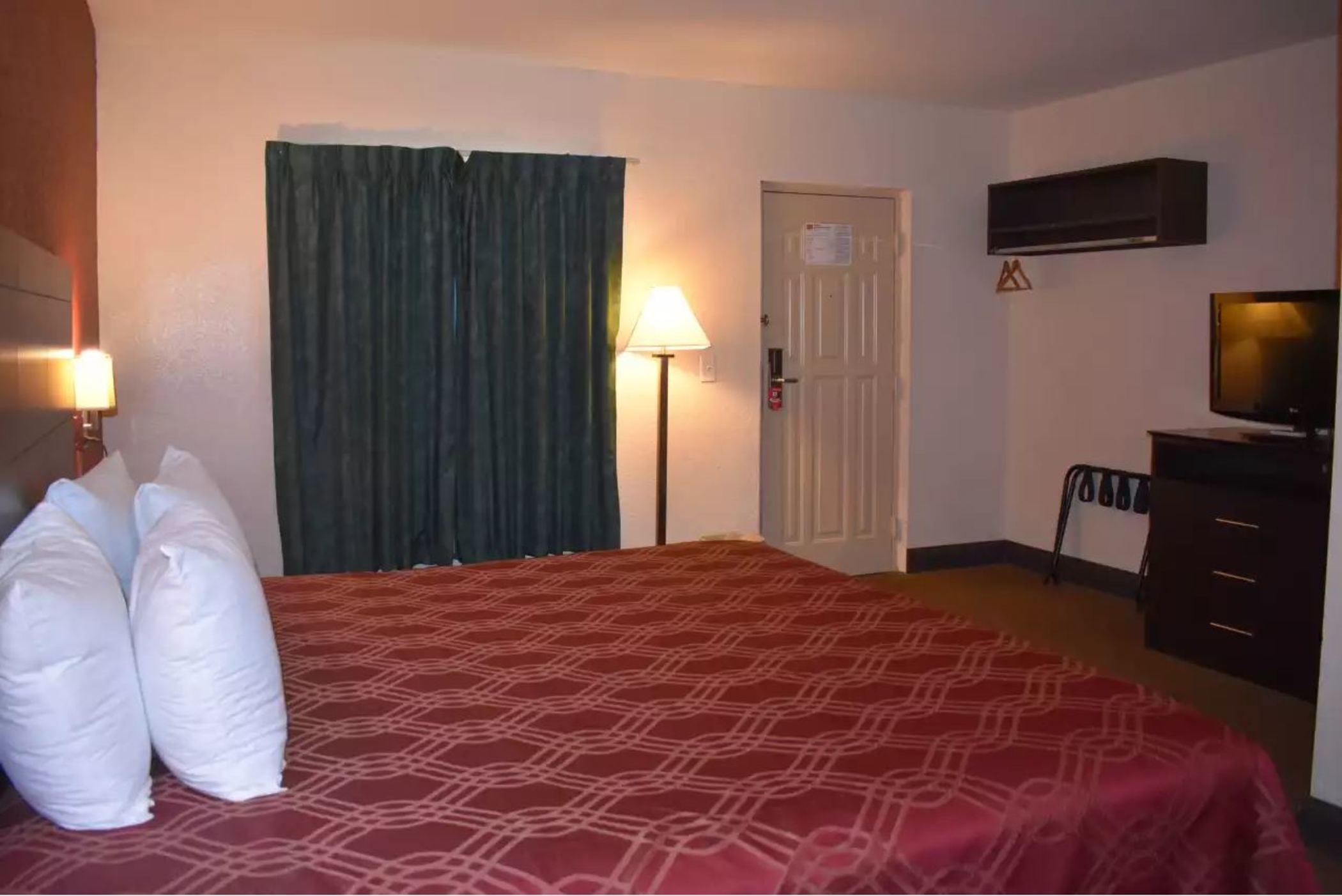 Ramada Limited Clearwater Hotel And Suites Esterno foto