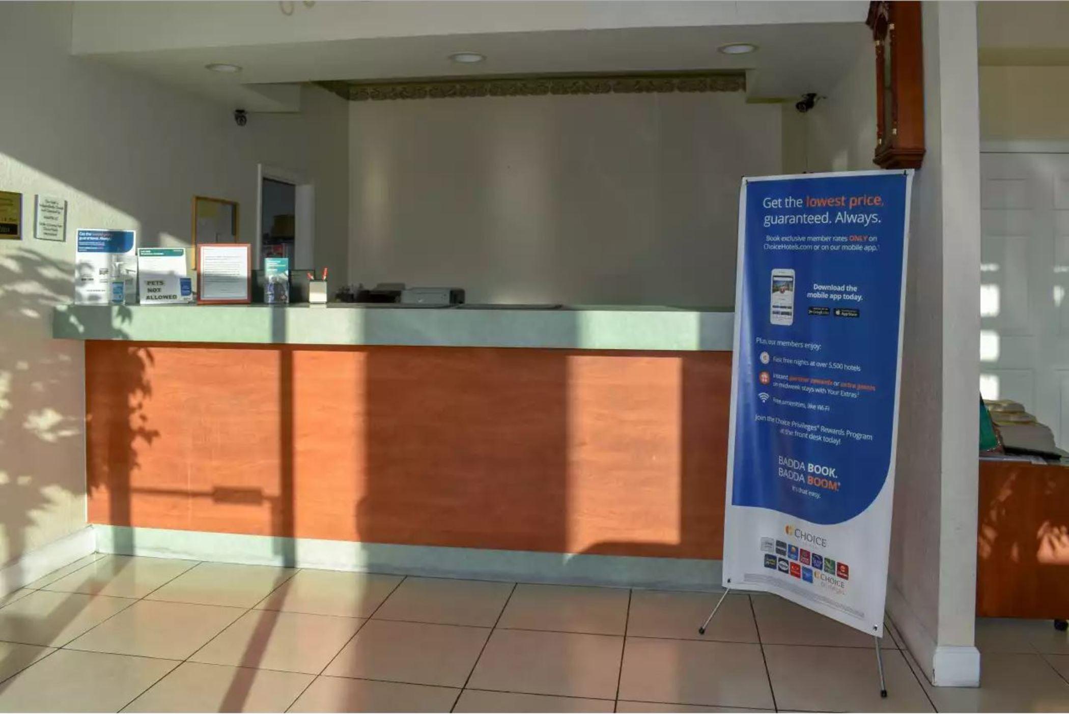 Ramada Limited Clearwater Hotel And Suites Esterno foto
