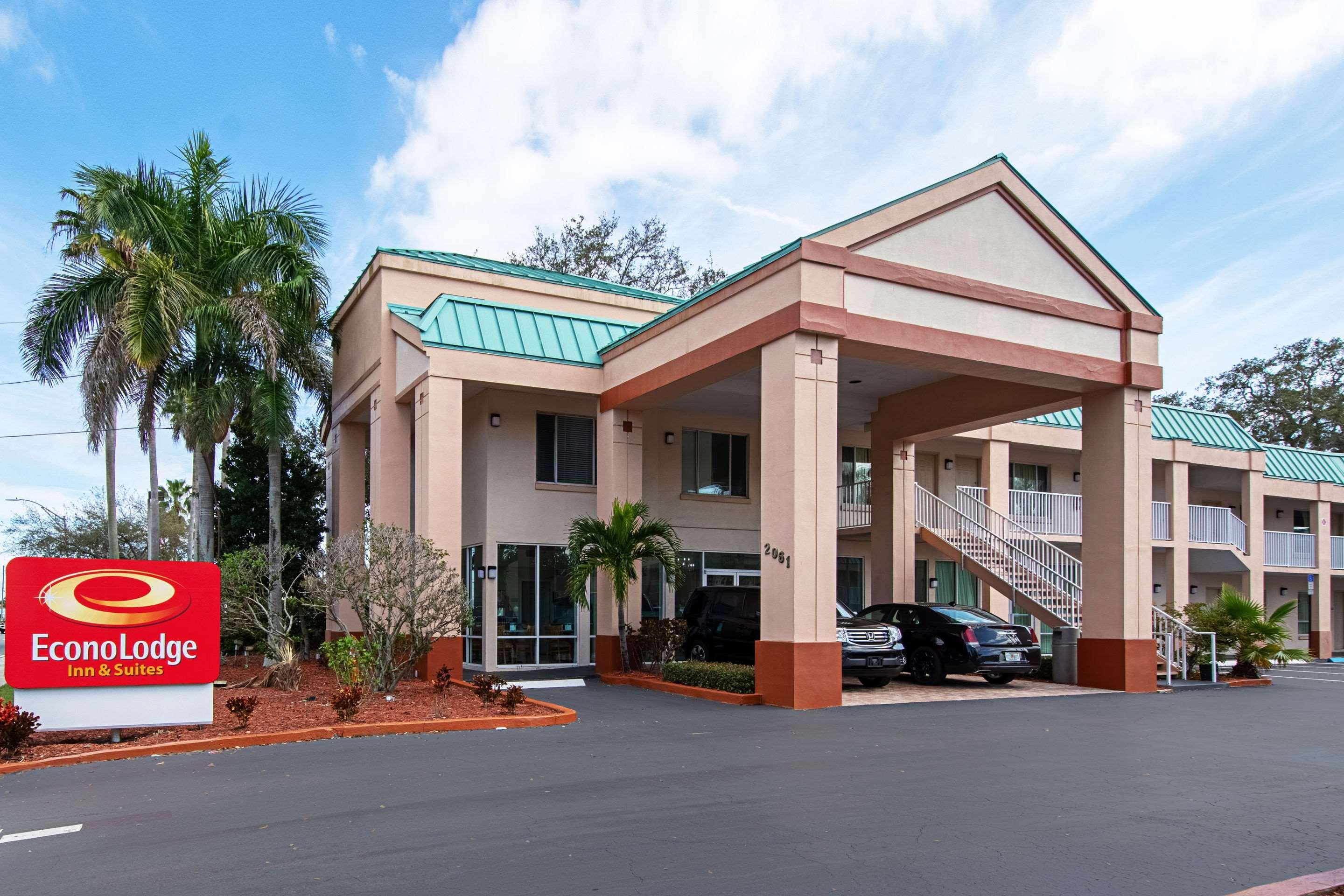 Ramada Limited Clearwater Hotel And Suites Esterno foto
